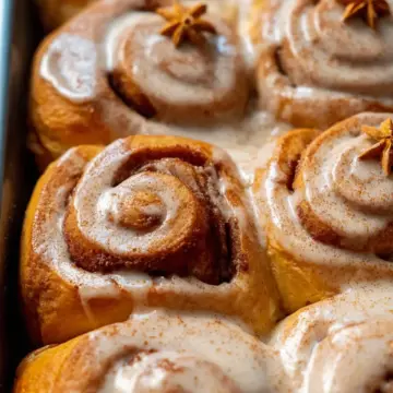 Soft Gingerbread Cinnamon Rolls
