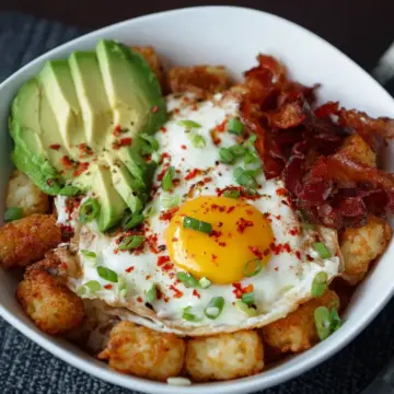 Easy Loaded Tater Tot Breakfast Bowl