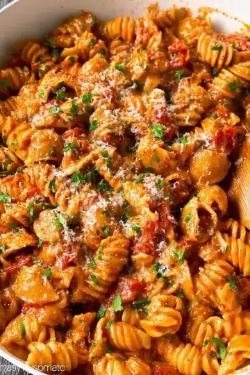 One Pot Creamy Tomato Pasta